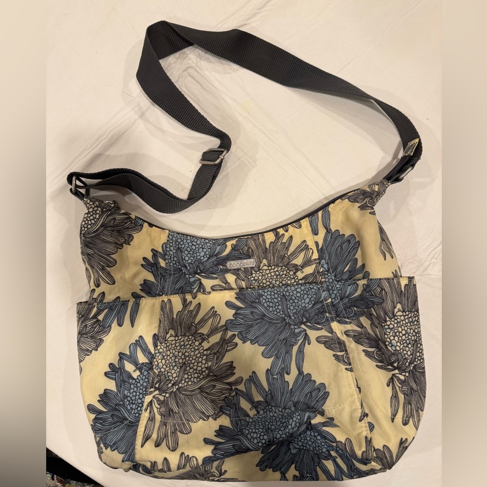 Baggallini blue & cream Floral Print Crossbody Shoulder Bag, perfect travel bag